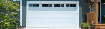 9100-Steel-Garage-Door-SonomaRanch-White-StockbridgeIV3Lite