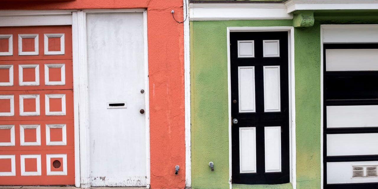 Fiberglass vs. Steel Garage Doors—How Do I Choose?